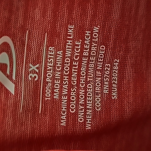 Hot pink lightweight long sleeved top. 3x. - Picture 4 of 4